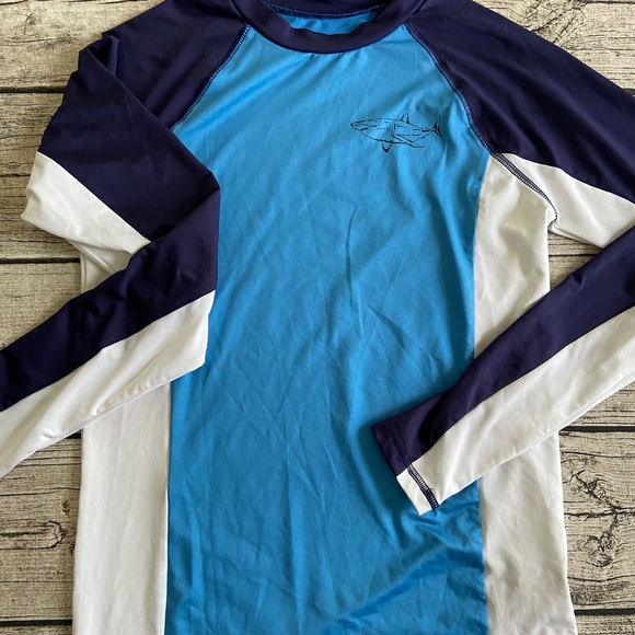 Like new. Rash guard - Boys XL (16). - Picture 4 of 4